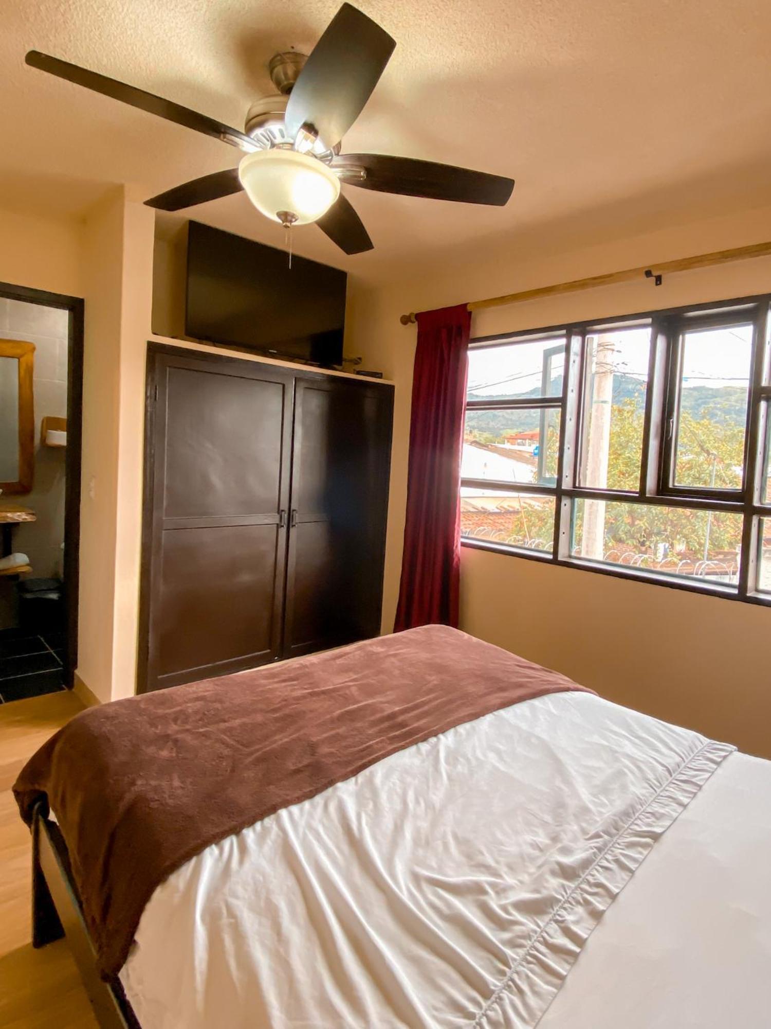 La Rosa Nautica Hostel Guaduas Phòng bức ảnh