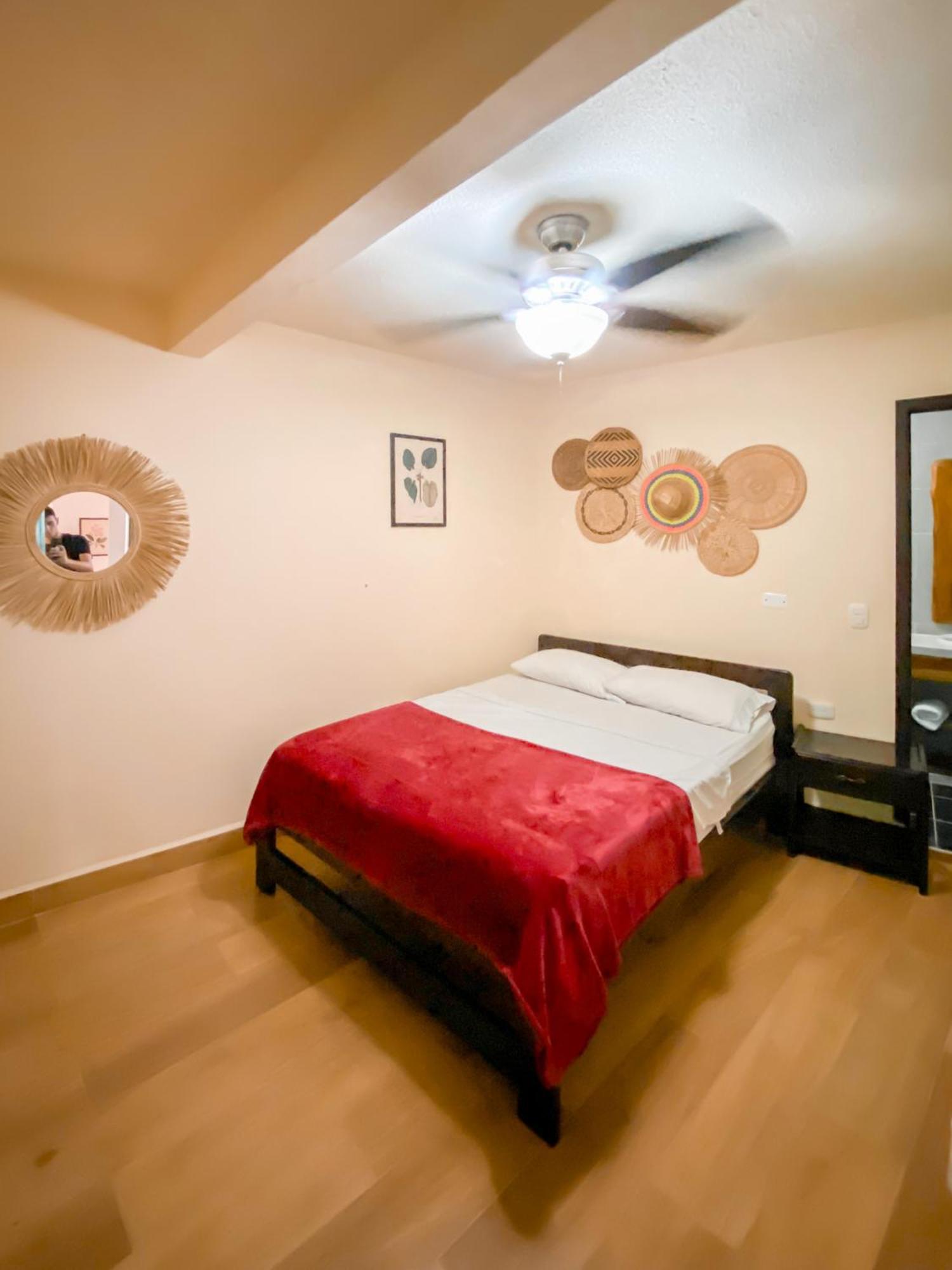 La Rosa Nautica Hostel Guaduas Phòng bức ảnh